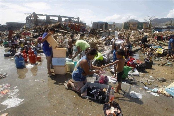 Devastación tras el paso del tifón Haiyan por filipinas