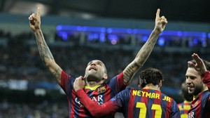 Dani Alves celebra su gol en la noche de ayer. Foto: F.C. Barcelona