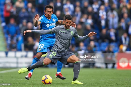 GETAFE, SPAIN - DECEMBER 15: Damian Suarez of Getafe CF competes for the ball with Willian Jose of Real Sociedad during the La Liga match between Getafe CF and Real Sociedad at Coliseum Alfonso Perez on December 15, 2018 in Getafe, Spain. (Photo by Quality Sport Images/Getty Images)