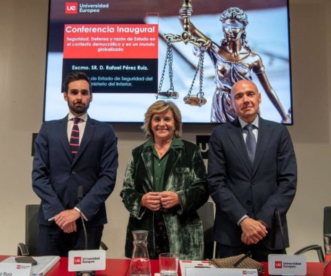 La Rectora de la Universidad Europea, Elena Gazapo y el Decano de la facultad de Ciencias Sociales y de la Comunicación Francisco García Pascual han inaugurado junto al Secretario de Estado y de Seguridad la Legal Week 2022