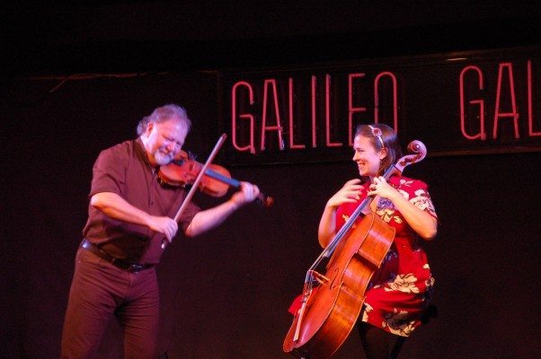 Alasdair y Natalie durante su actuación en Galileo Galilei el 26 de noviembre