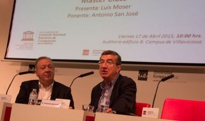 El periodista Antonio San José junto al profesor Luis Moser