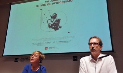 Ana Alonso, exdirectora de Internacional de El Mundo, junto a Fernando Ávila durante su conferencia