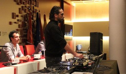 El DJ Cristian Varela impartiendo su masterclass