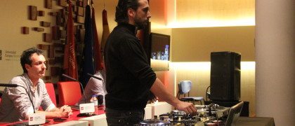 El DJ Cristian Varela impartiendo su masterclass