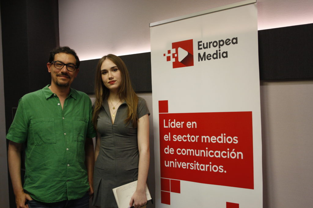 El productor y Alumni Alejandro Flórez y la alumna María de la Rocha