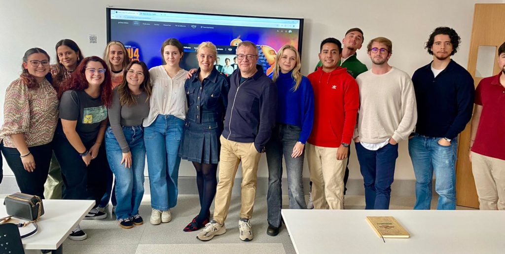 Daniel Monzón con los alumnos del Máster en la Universidad Europea