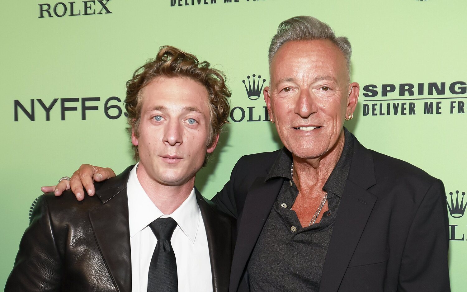 Jeremy Allen White y Bruce Springsteen en la premier de Nueva York. Foto de: Disney