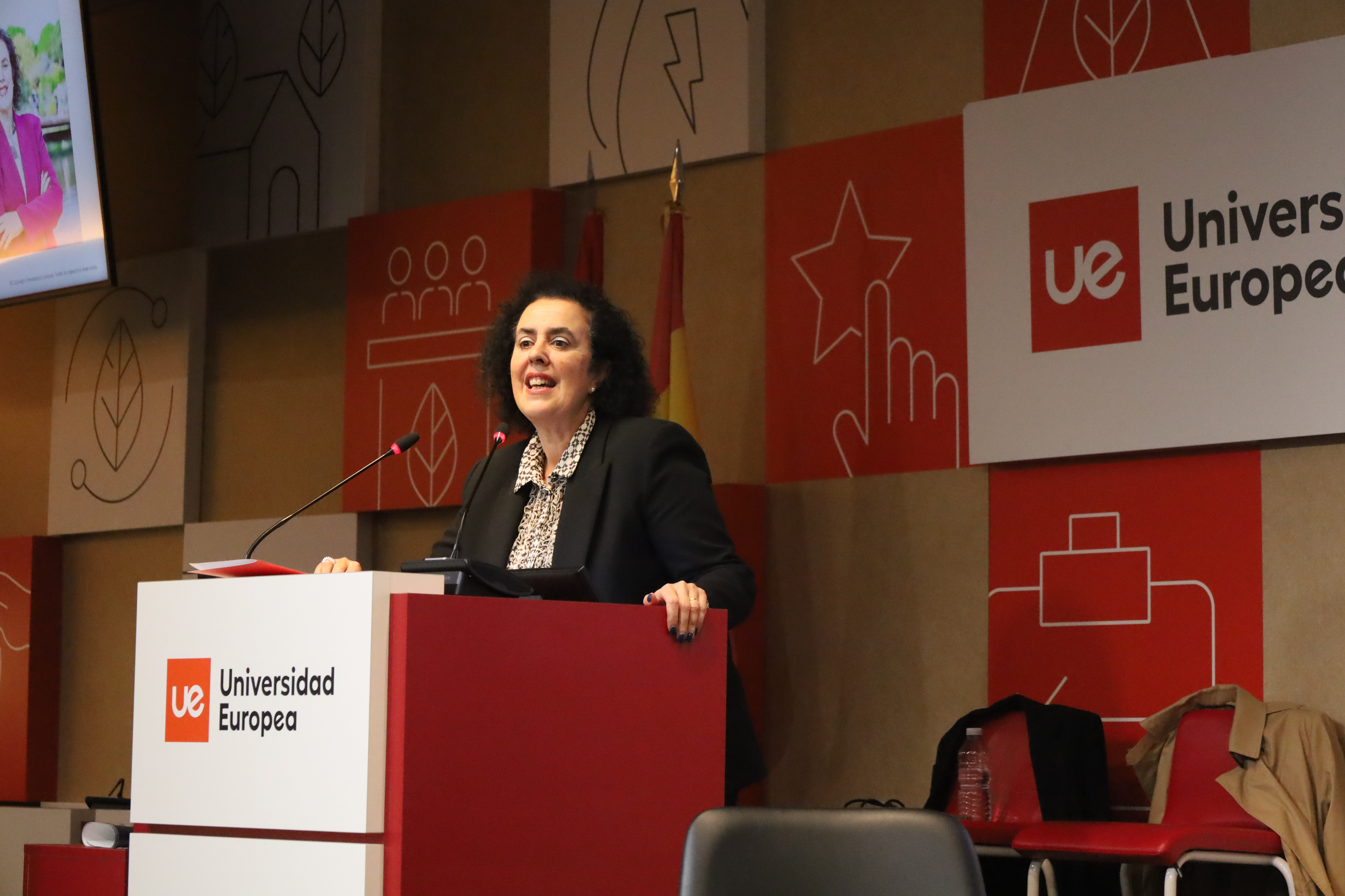 Elia Cambón, Vicerrectora de estudiantes y vida universitaria ignaugurando el Sports Day. Foto:Marian Fernández