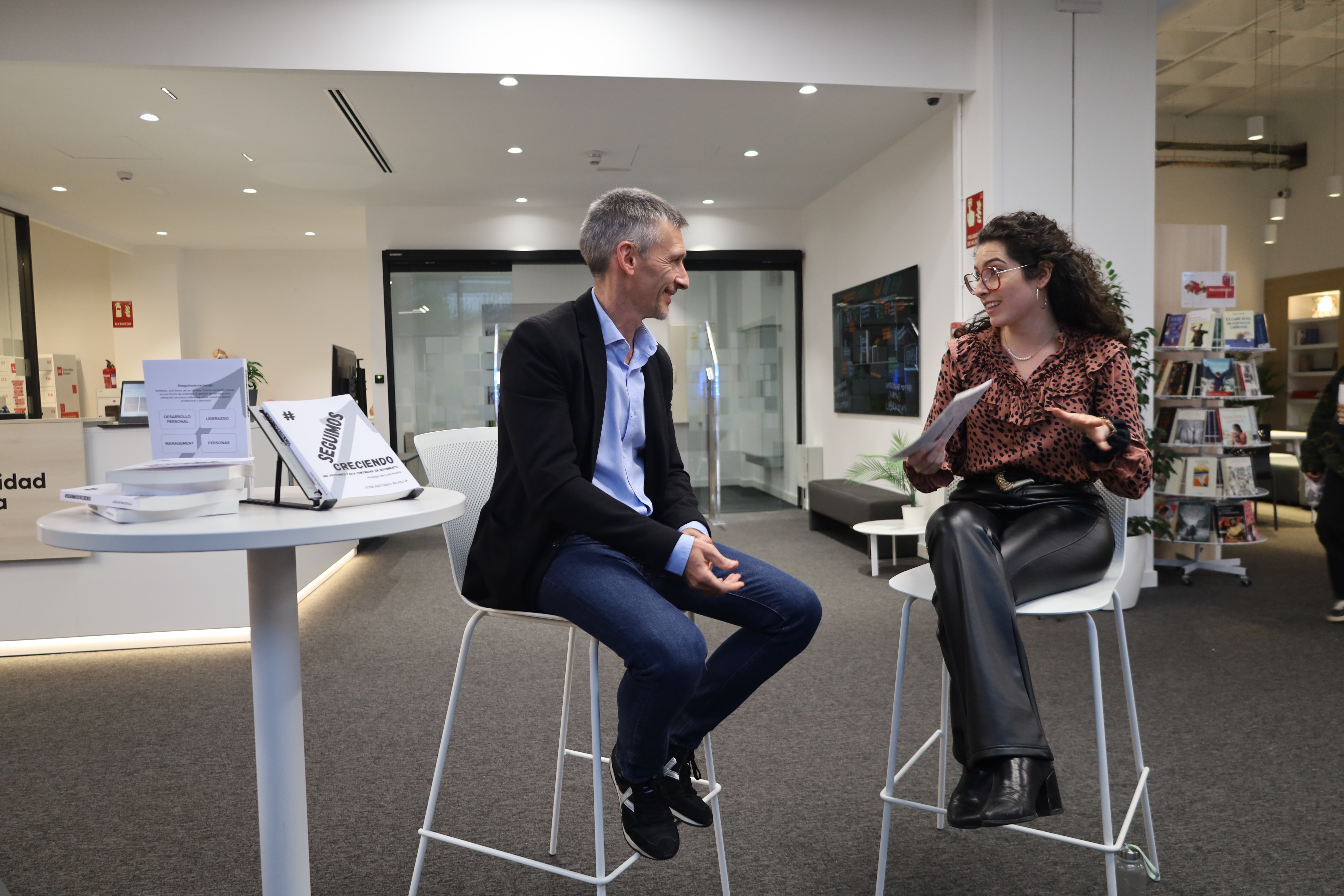 Jose Antonio Sevilla durante la presentación de su libro "#SeguimosCreciendo, 100 vectores para continuar el movimiento". Foto: Marian Fernández