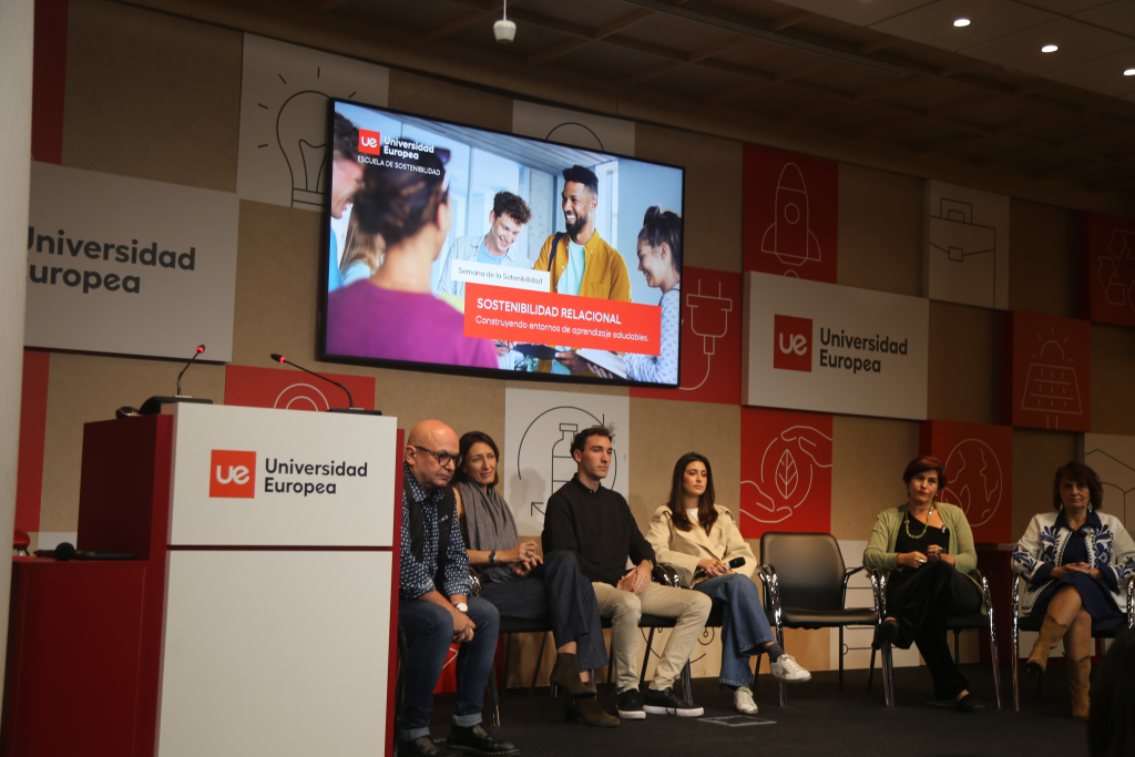 Ponentes charla sostenibilidad. Foto de Nicolás Fernández.