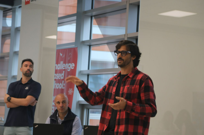 José Martínez y Alberto Brunete, técnicos del Canal Olímpico Olympic Channel Services. Foto de Hugo Martirena