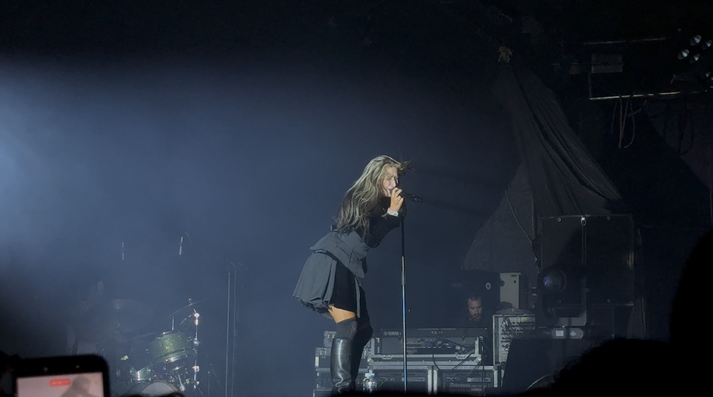 Isabel LaRosa cantando en Madrid, como parte de su gira PSYCHOPOMP TOUR. Foto de: Martha Esther Guerra De la Cruz