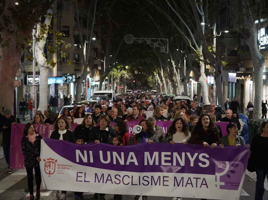 Manifestación en Xàtiva en conmemoración al 25N. Foto: Cadena SER