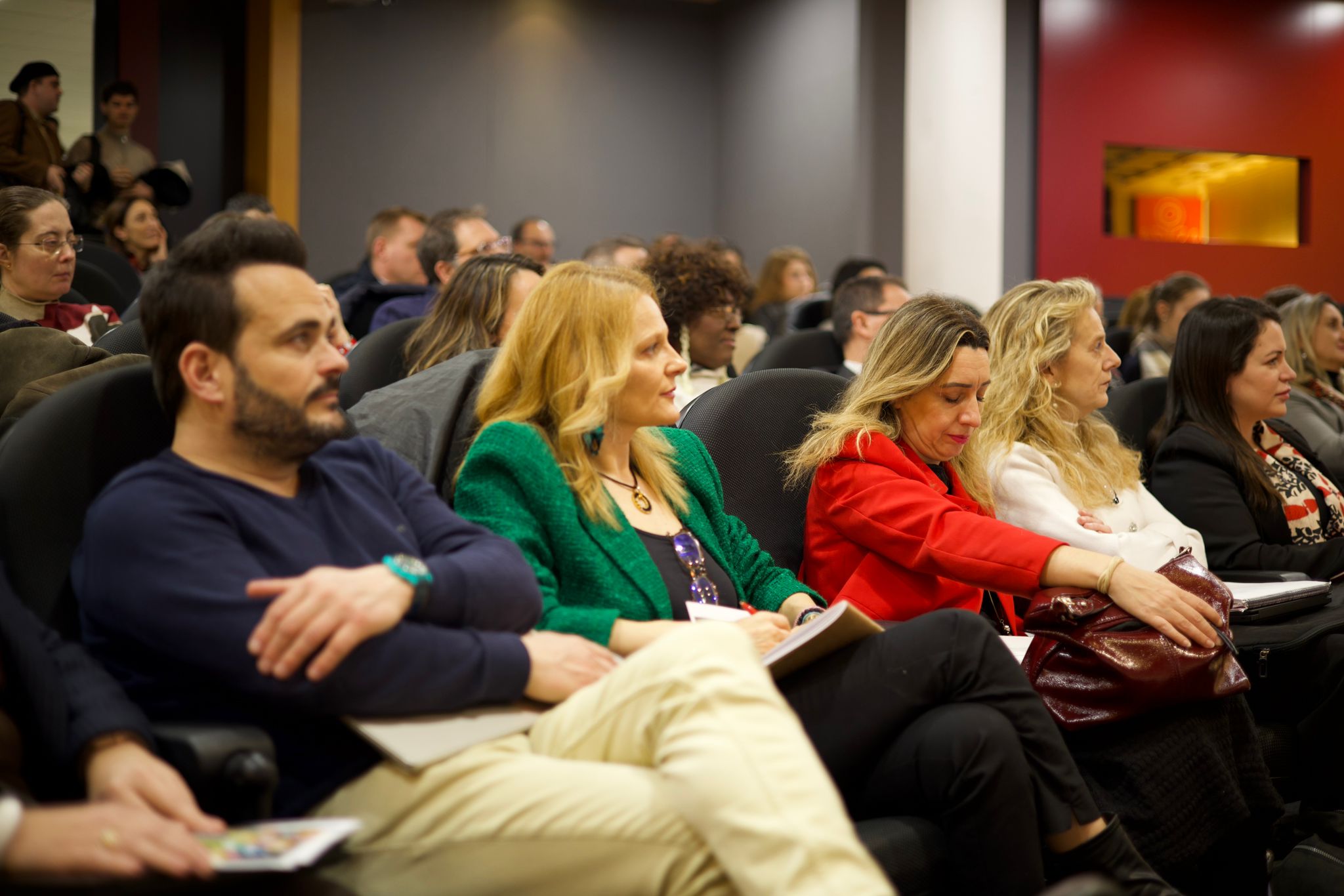 En el centro, la Directora Académica, Fátima Moreno en las Jornadas de Sostenibilidad Curricular. Foto Andrés Guerrero