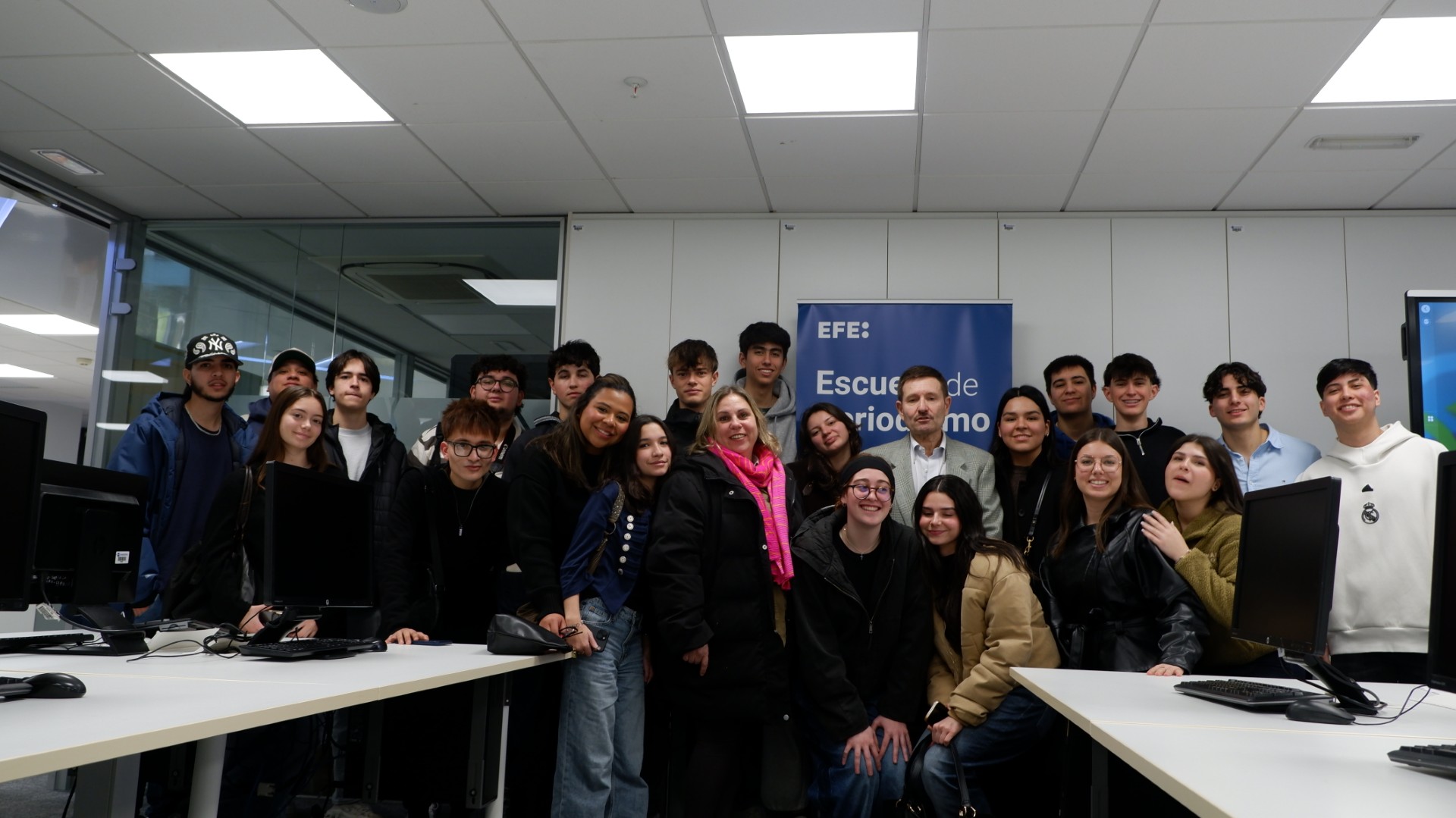 La Agencia EFE, la primera agencia de noticias en español en el mundo, recibe a los alumnos de periodismo de la UE