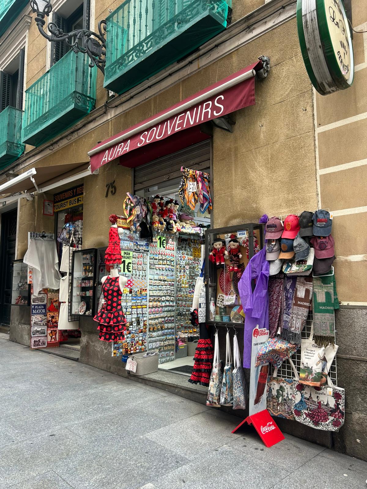 Entre imanes y maletas: el nuevo pulso comercial de Madrid