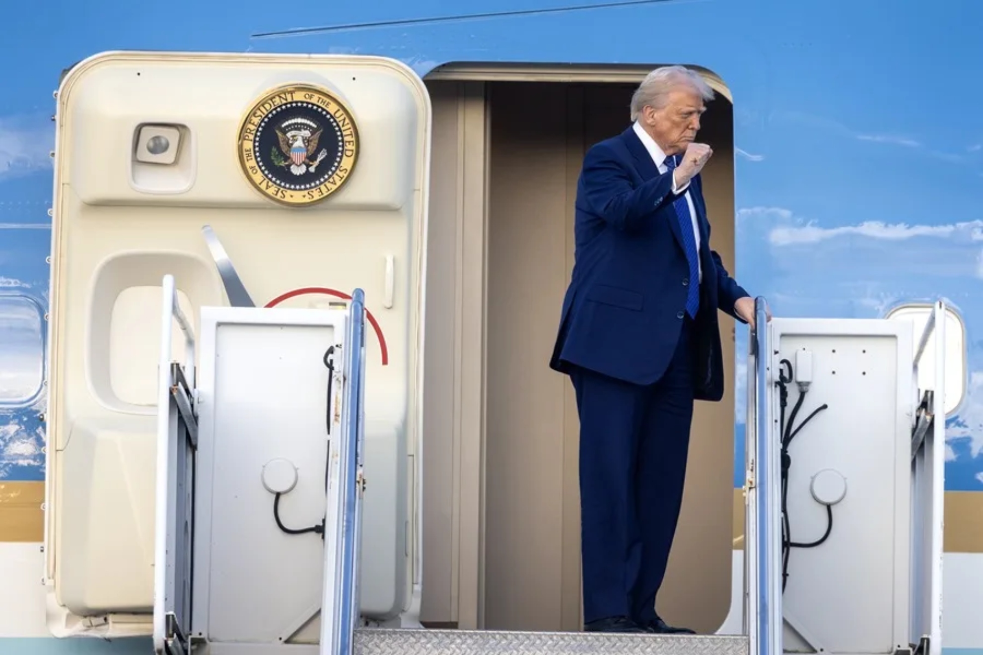 Donald Trump en el Air Force One, Foto: EFE