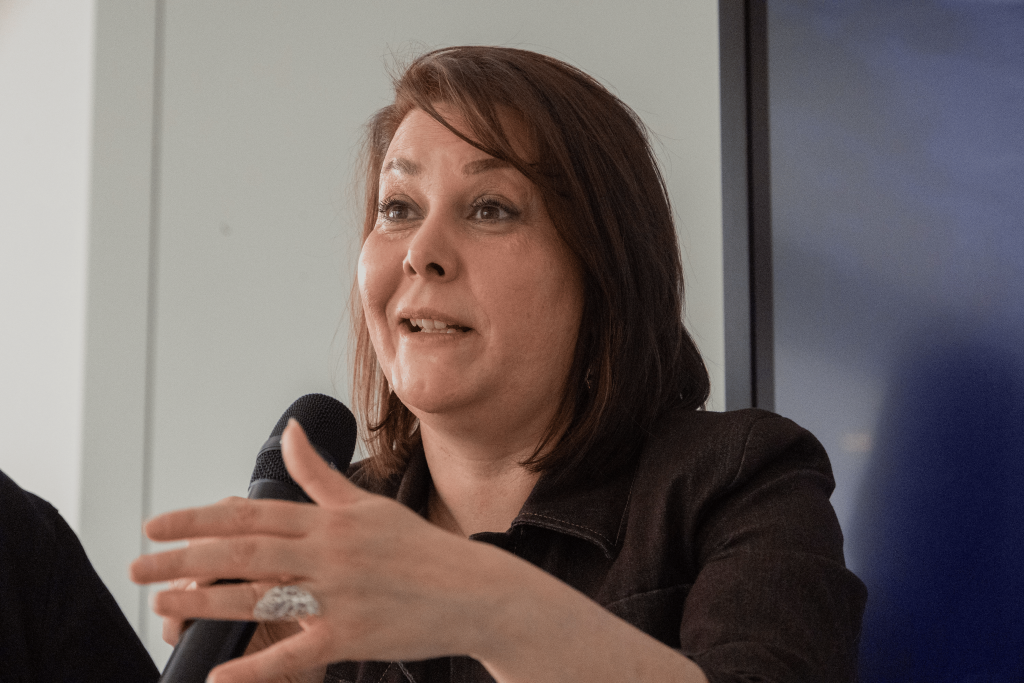 Elena Muñoz explicando sus experiencias. Foto: Renato Garduño