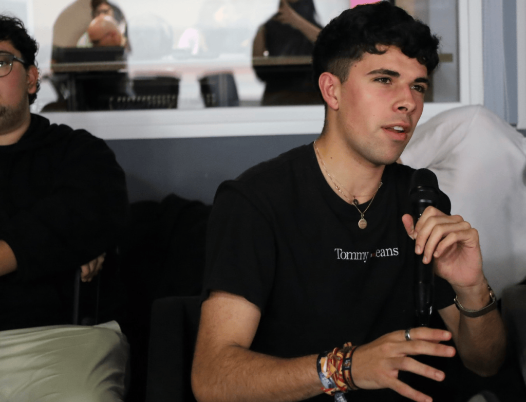 Alumnos en el plato de TV. FOTO: Sofia Ensiso